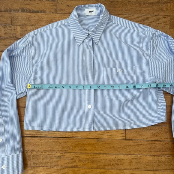 Aritzia TNA Fergie Poplin Cropped Shirt. Periwinkle and white striped. sz 2xs - Picture 7 of 10